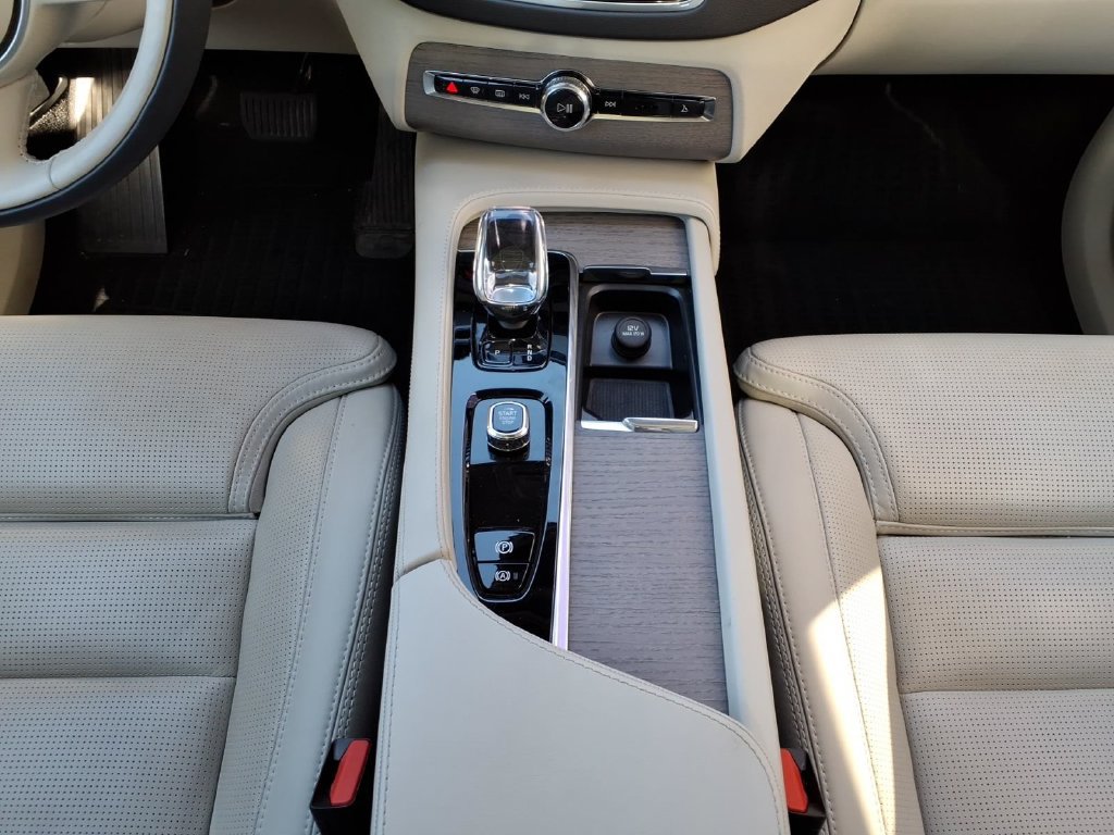 Certified 2024 Volvo XC90 T8 Ultimate w/ Protection Package Premier AWD/4WD image 20