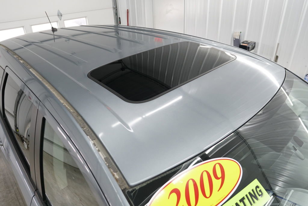 Used 2009 Dodge Journey SXT w/ Flexible Seating Group FWD image 2