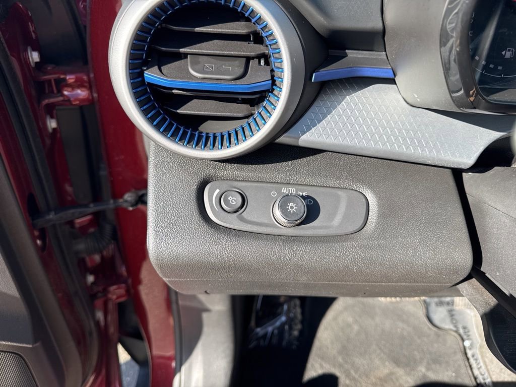 Used 2025 Chevrolet Trax LS w/ LS Convenience Package image 21