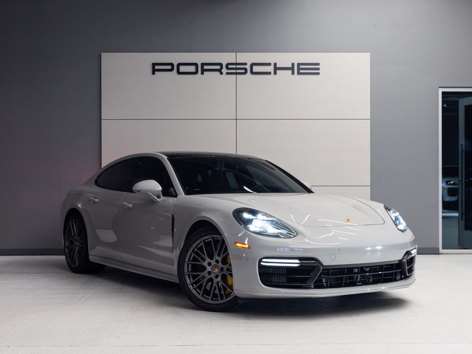 Certified 2022 Porsche Panamera Turbo S AWD/4WD image 9
