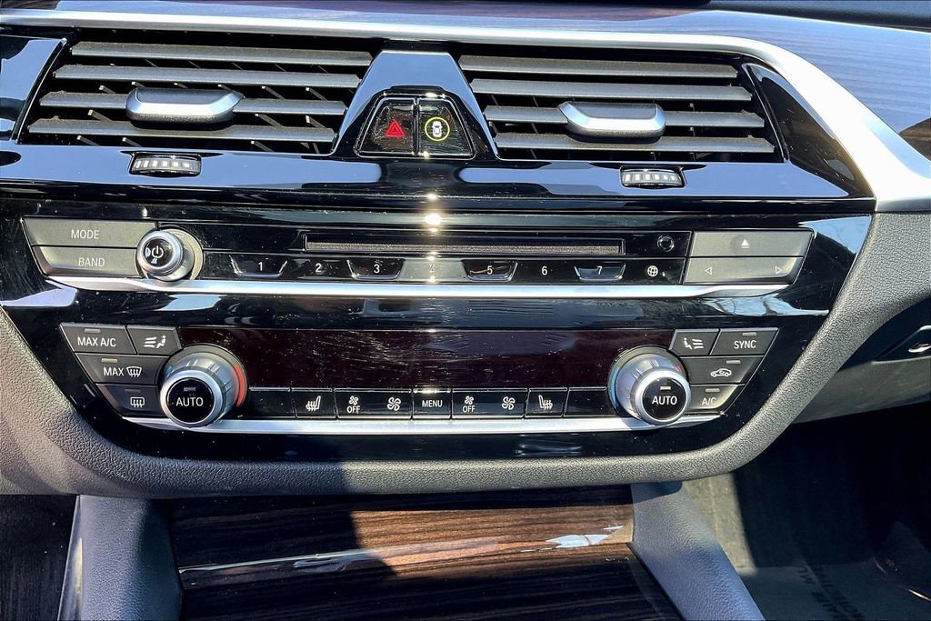 Used 2019 BMW 530e xDrive w/ Convenience Package image 14