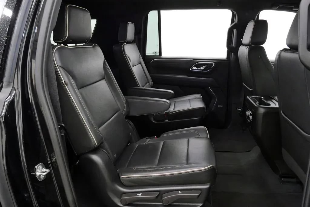 Used 2023 GMC Yukon XL SLT w/ SLT Luxury Package AWD/4WD image 15