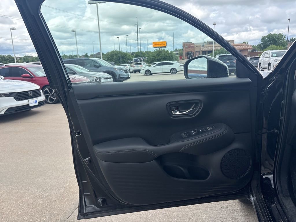 Used 2025 Honda HR-V EX-L image 8