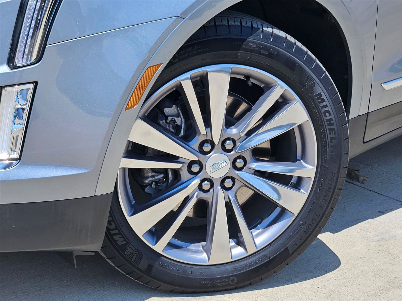 Certified 2025 Cadillac XT5 Premium Luxury AWD/4WD image 7