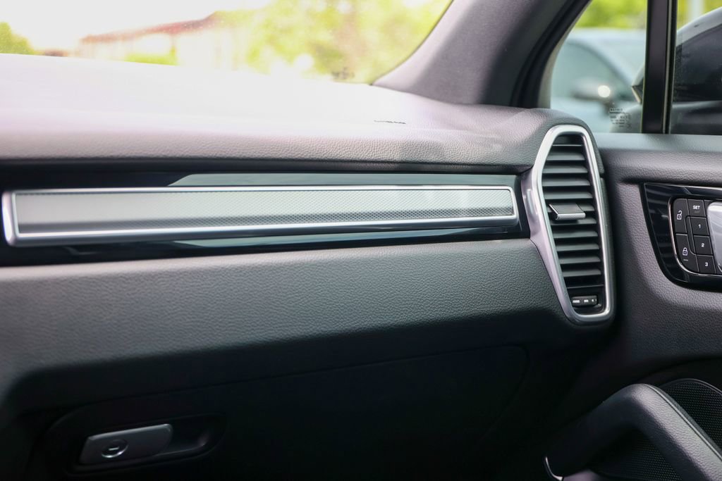 Certified 2023 Porsche Cayenne AWD/4WD image 30