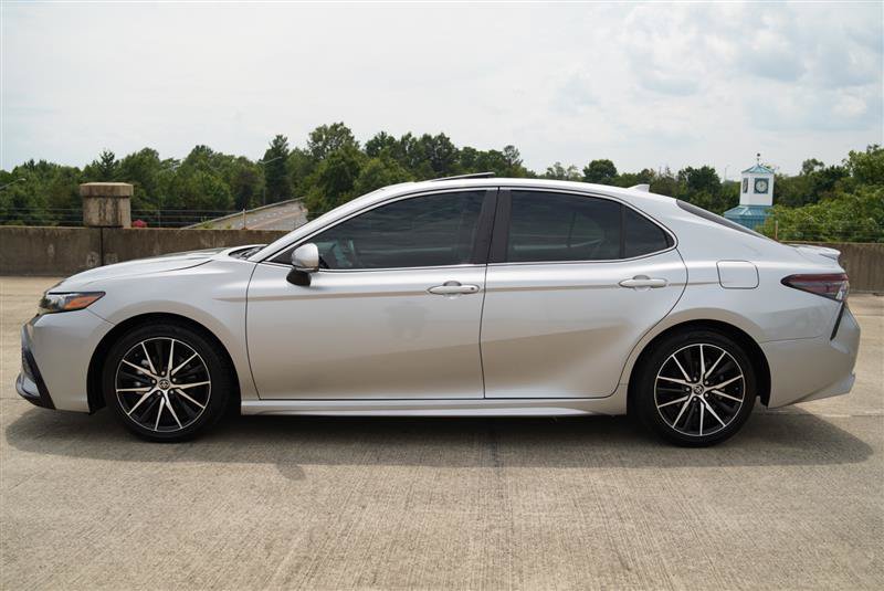 Used 2024 Toyota Camry SE w/ Audio Upgrade Package FWD image 2