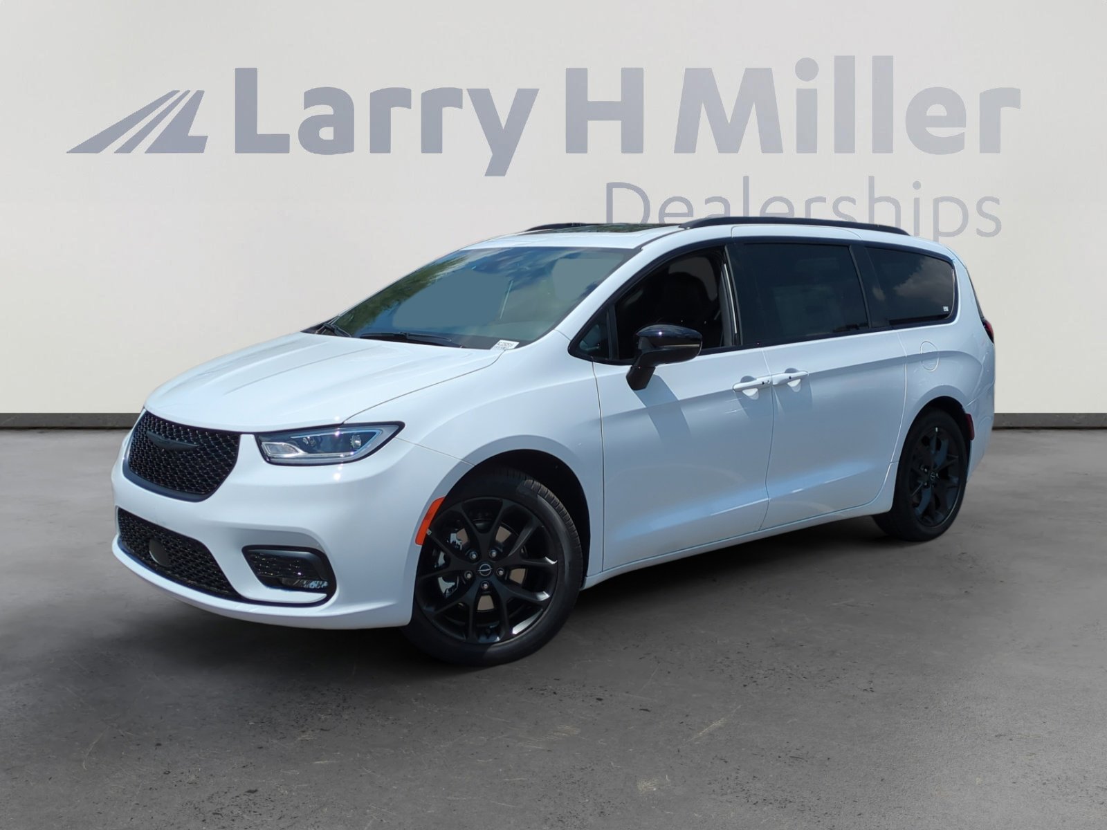 New 2025 Chrysler Pacifica Limited