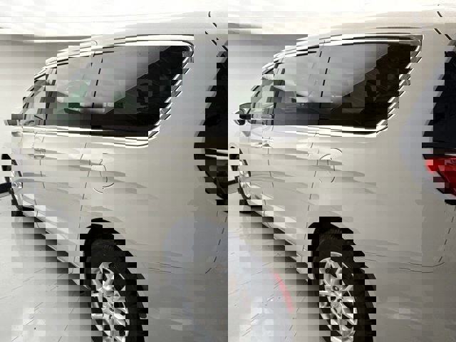 Used 2020 Chrysler Pacifica Touring image 3