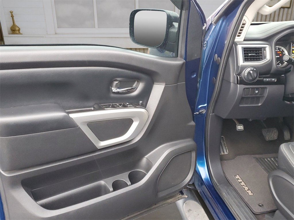 Used 2019 Nissan Titan SV image 14
