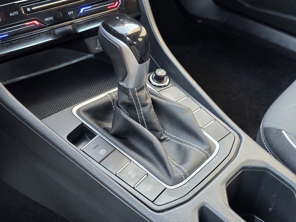 Used 2025 Volkswagen Jetta Sport image 15