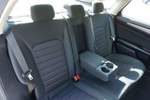 Used 2020 Ford Fusion SE image 16