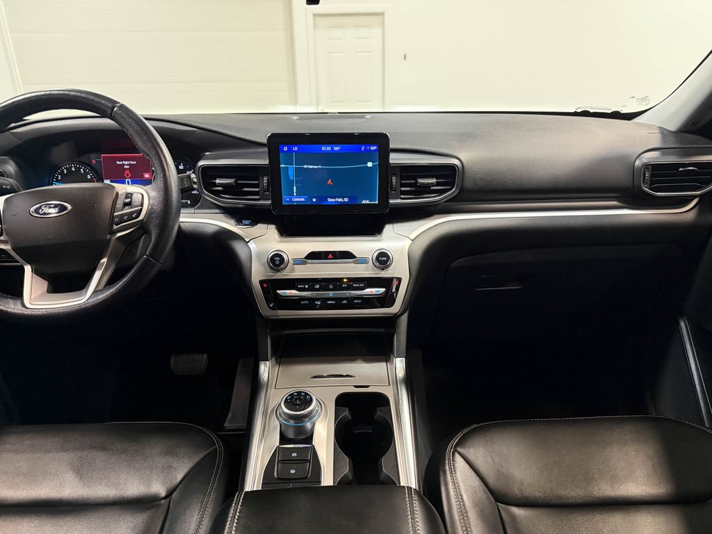 Used 2022 Ford Explorer XLT w/ Equipment Group 202A AWD/4WD image 18