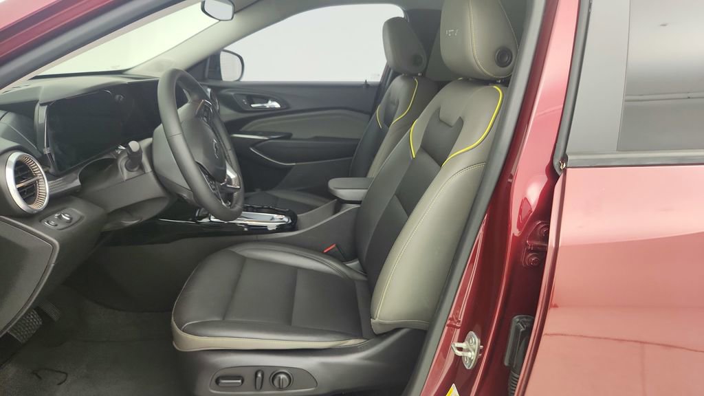 Used 2024 Chevrolet Trax ACTIV w/ Sunroof Package image 15