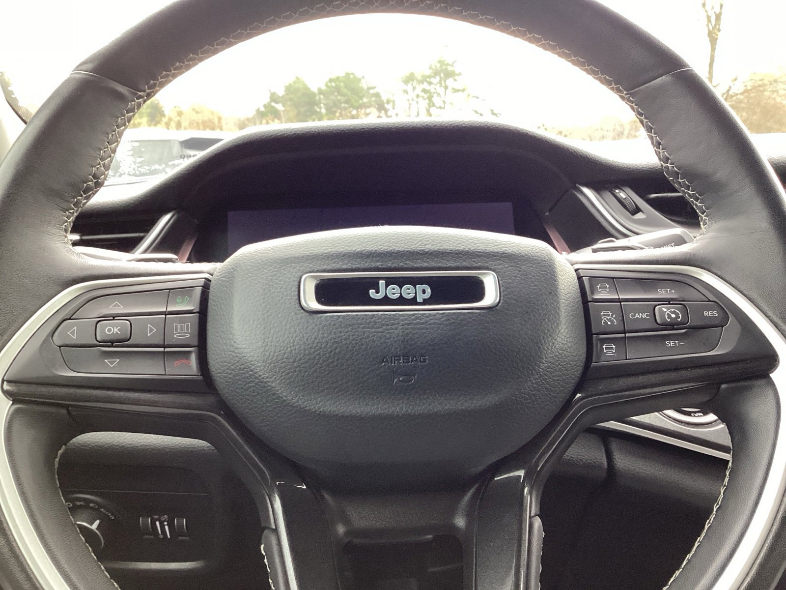 Used 2022 Jeep Grand Cherokee L Laredo w/ Luxury Tech Group I image 10