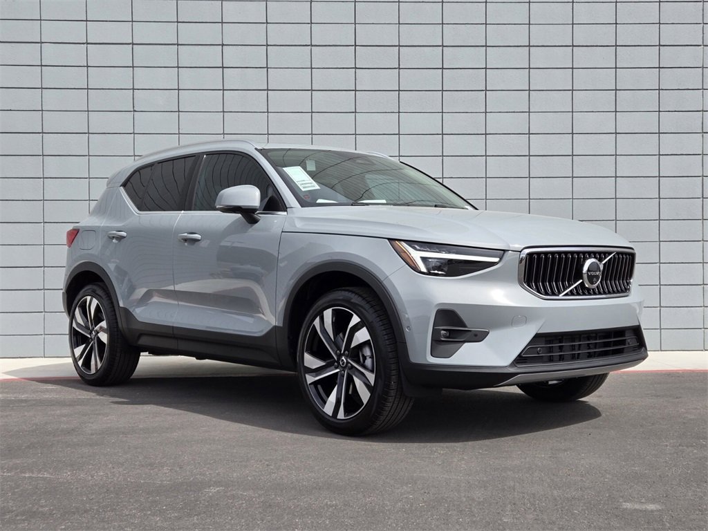 New 2025 Volvo XC40 B5 Ultra w/ Climate Package image 3