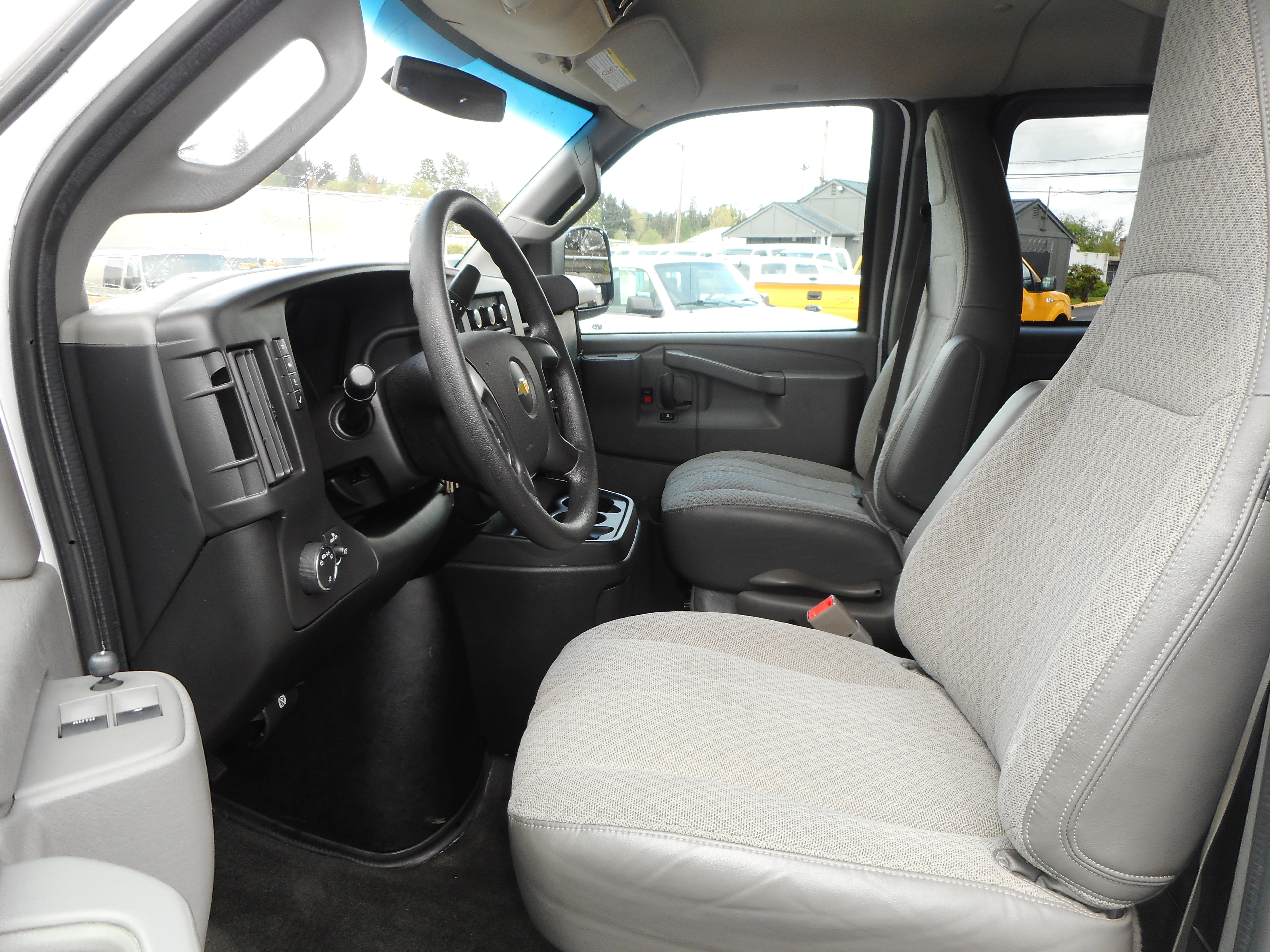 Used 2016 Chevrolet Express 3500 LT w/ LT Preferred Equipment Group RWD image 12