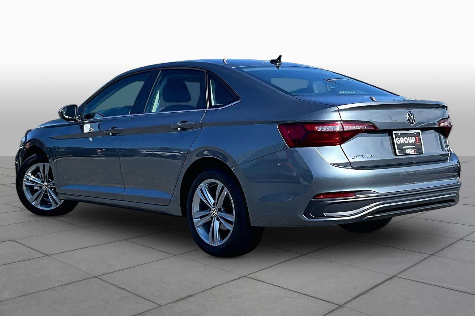 Used 2024 Volkswagen Jetta SE FWD image 11