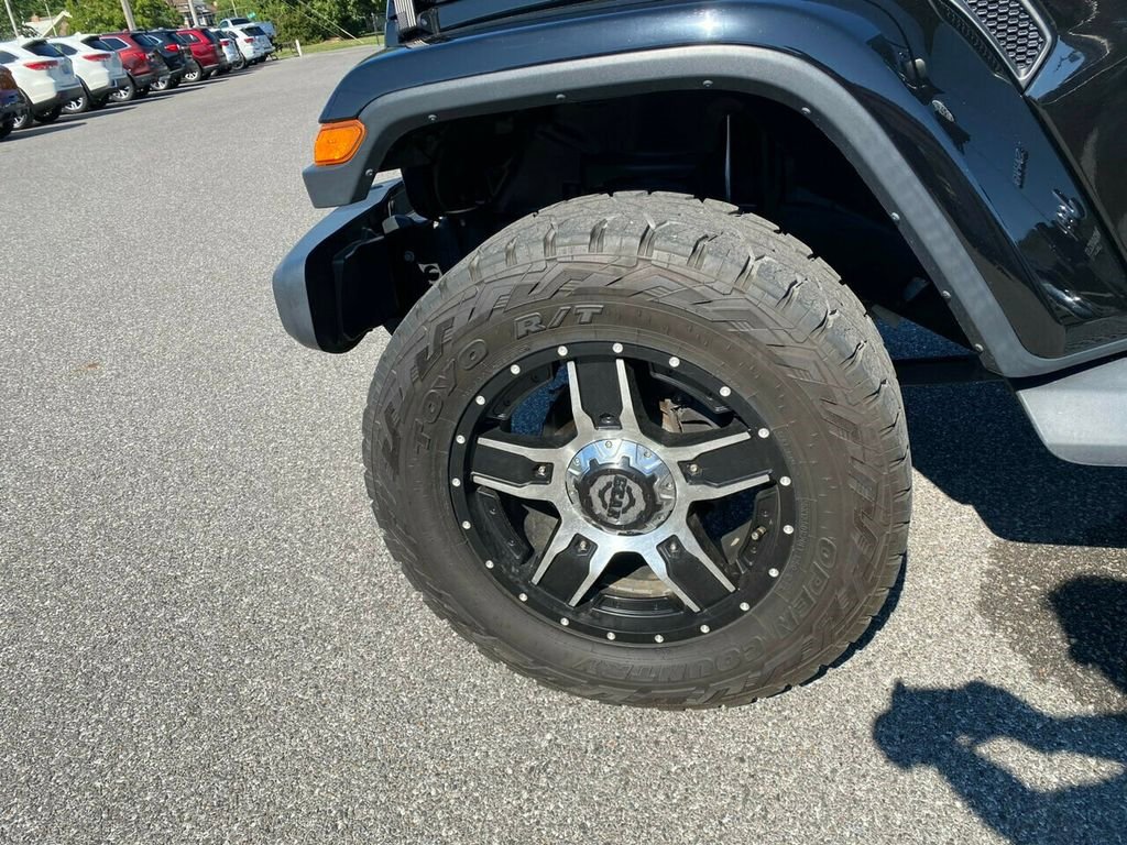 Used 2019 Jeep Wrangler Unlimited Sahara image 9