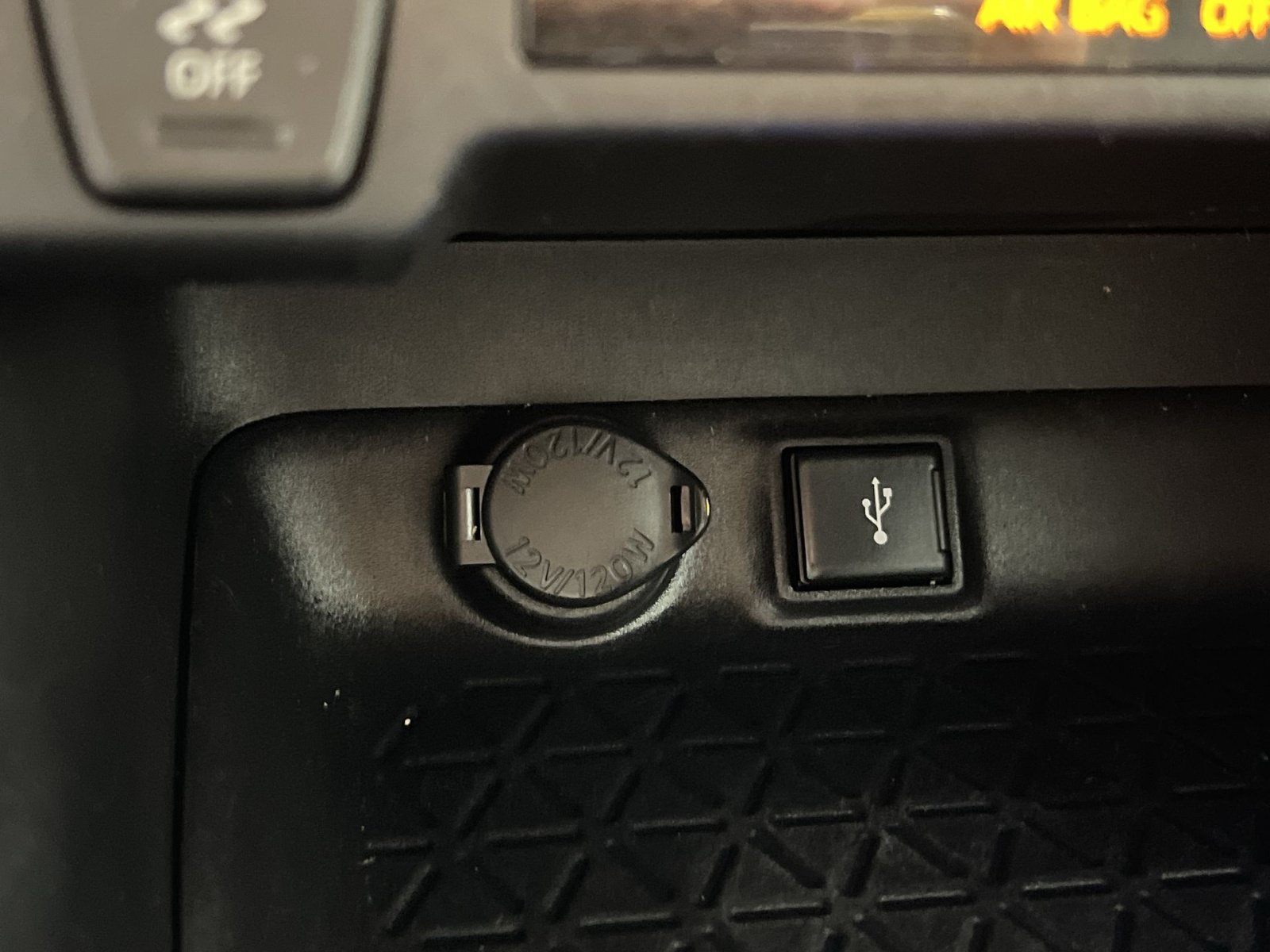 Used 2021 Toyota RAV4 LE AWD/4WD image 32