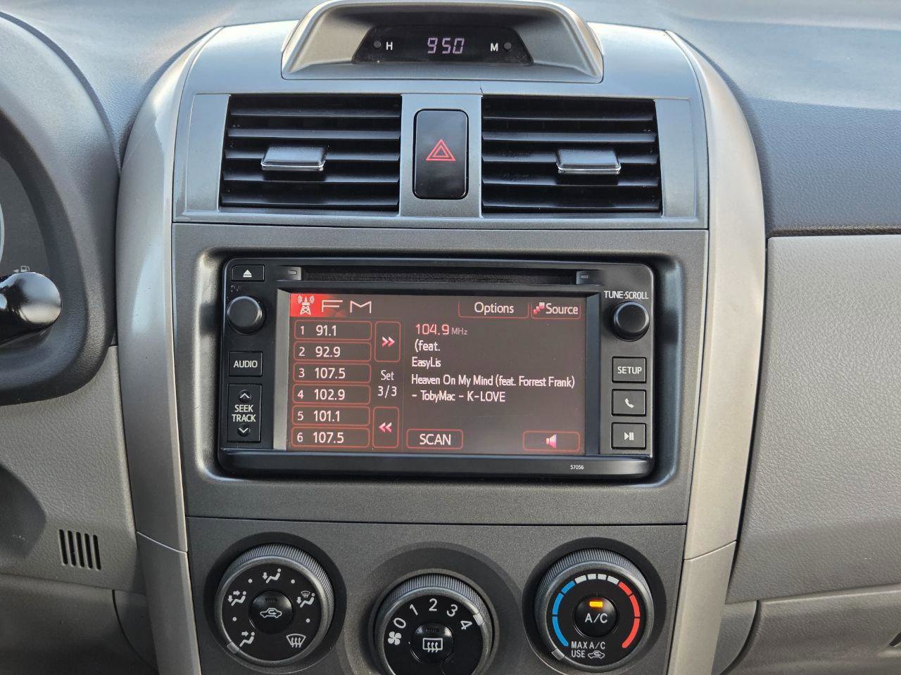 Used 2013 Toyota Corolla LE image 21