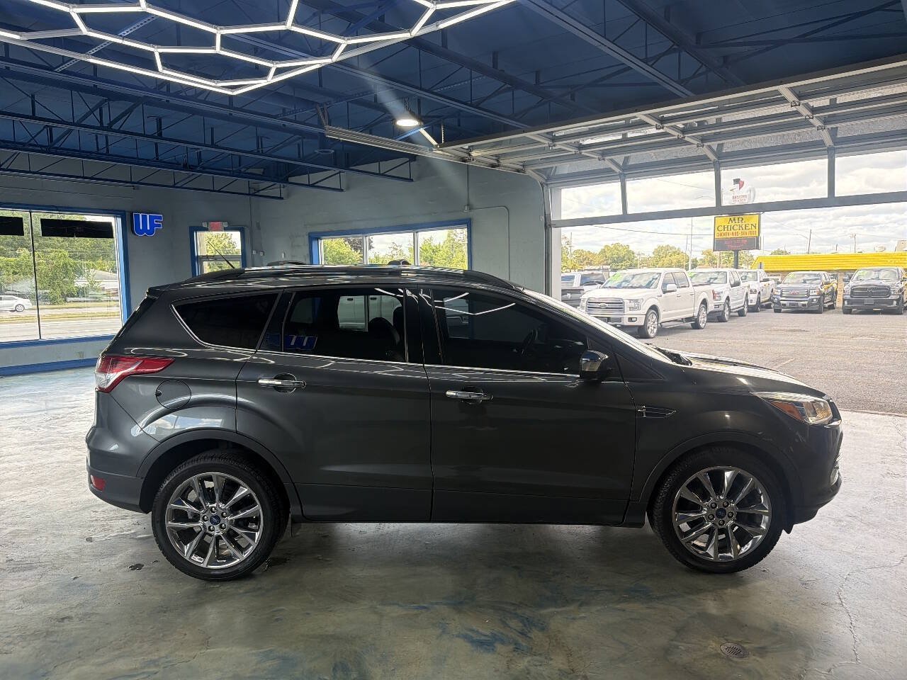 Used 2016 Ford Escape SE w/ SE Chrome Package FWD image 8