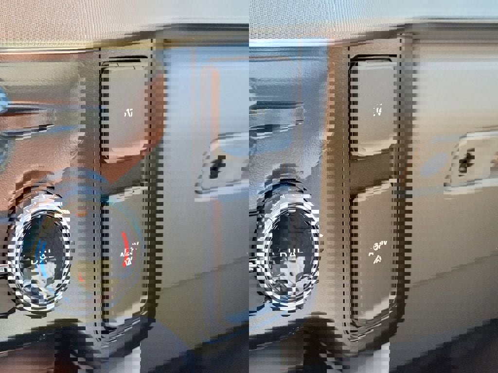 New 2025 Ford F350 Platinum w/ Platinum Plus Package image 48