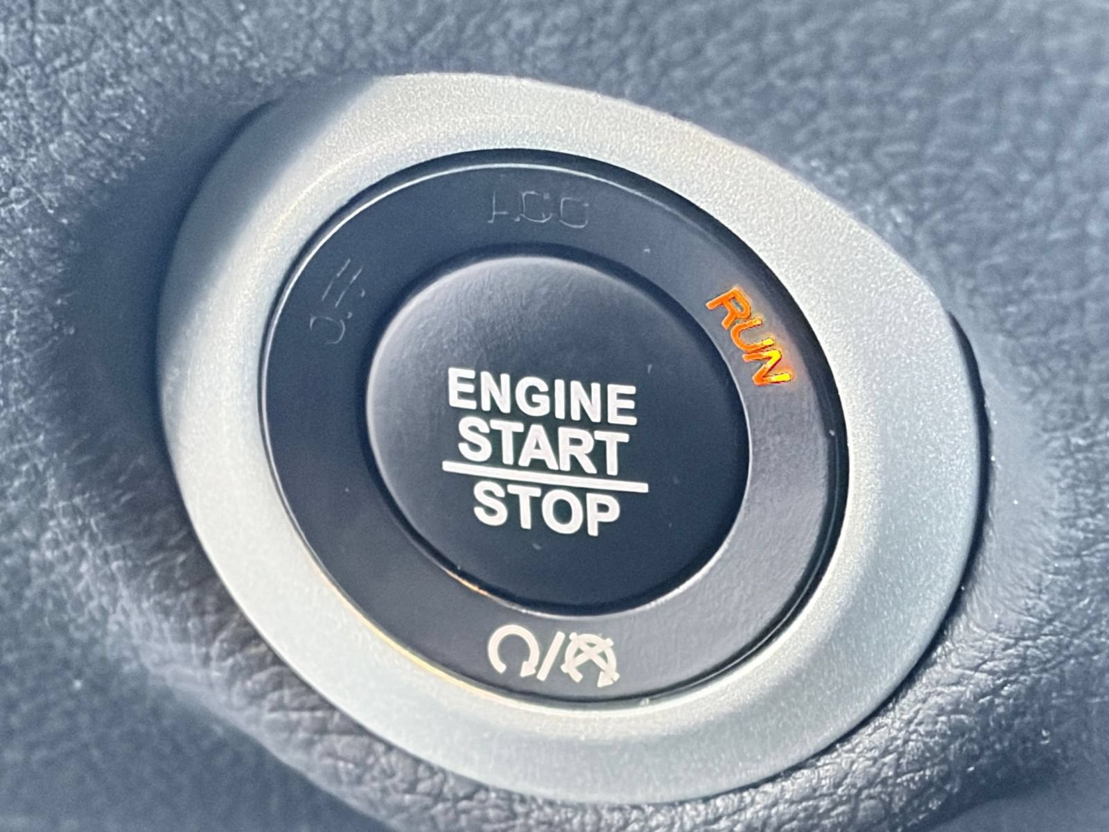 Used 2025 Chrysler Pacifica Limited FWD image 19