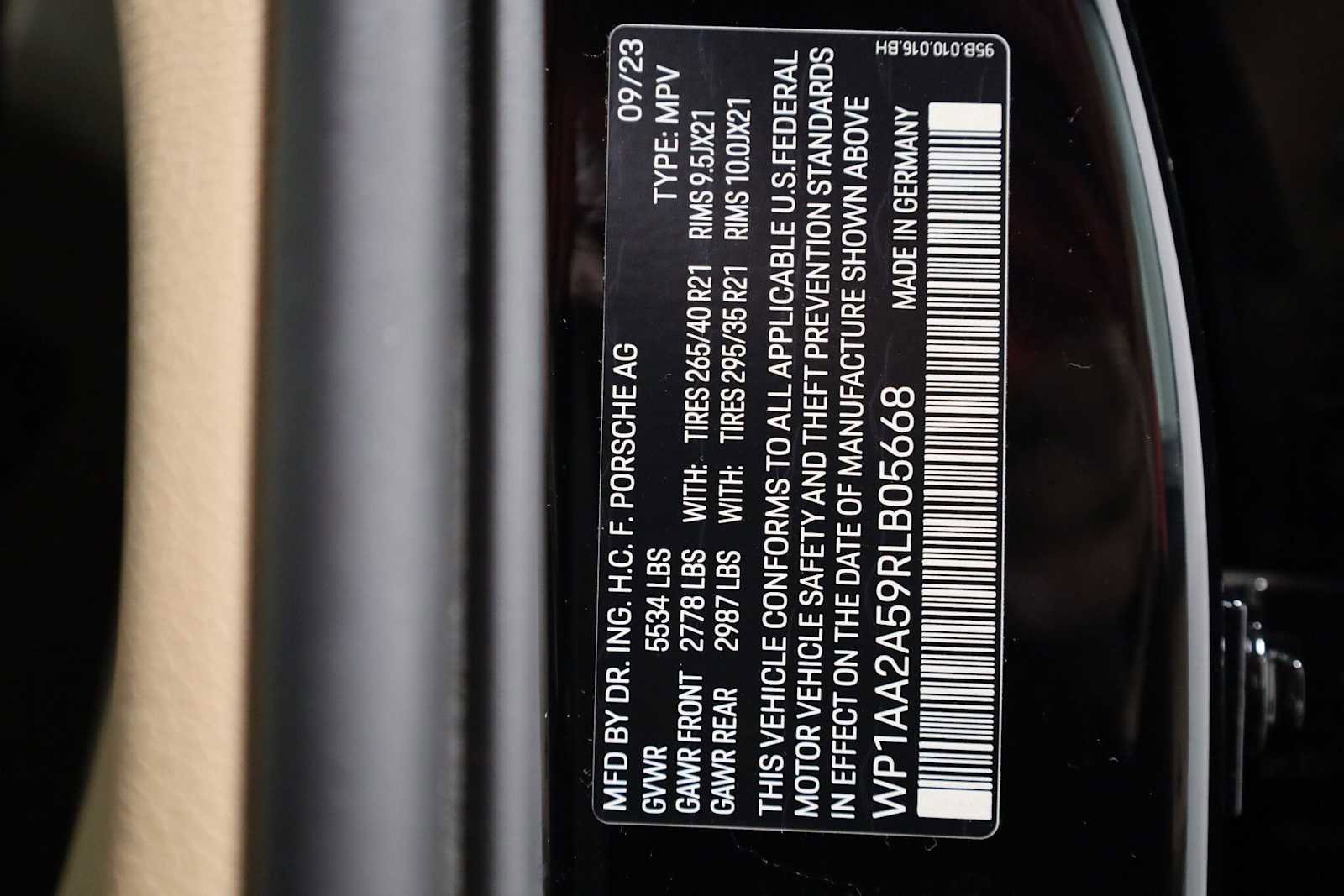 Certified 2024 Porsche Macan image 45