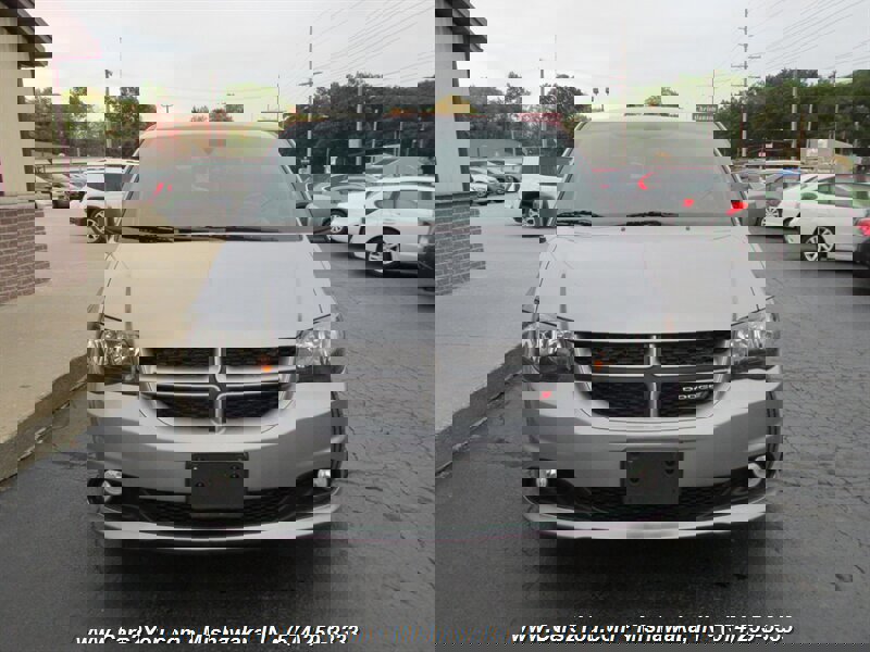 Used 2019 Dodge Grand Caravan GT image 2