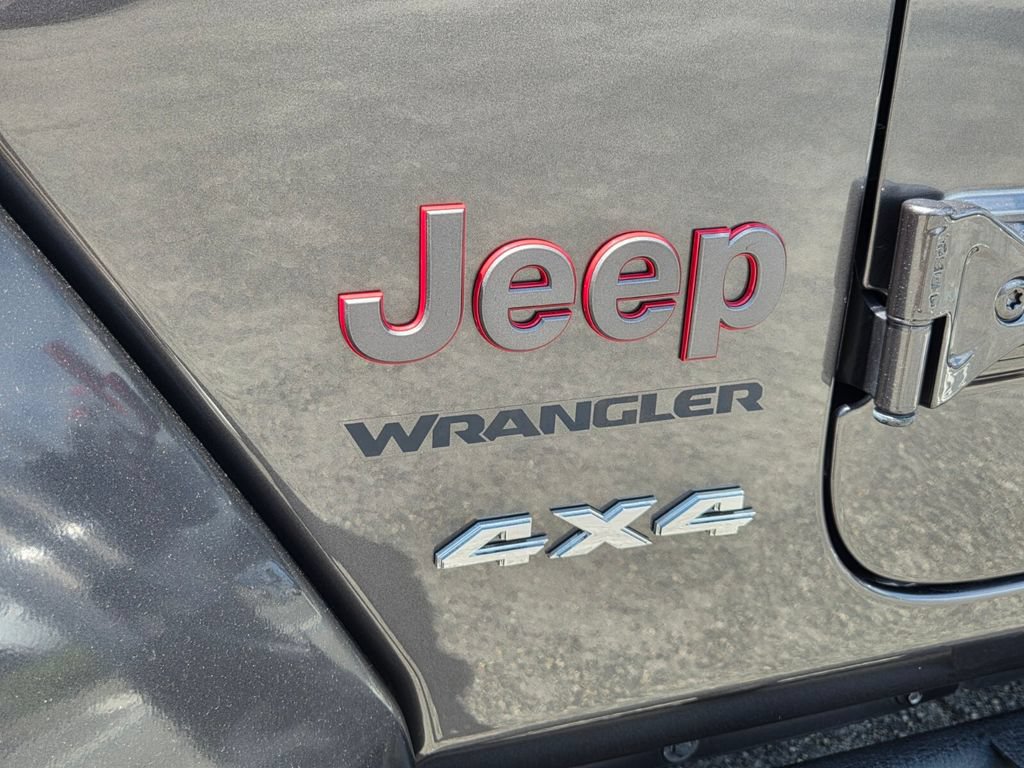 Used 2022 Jeep Wrangler Rubicon AWD/4WD image 11