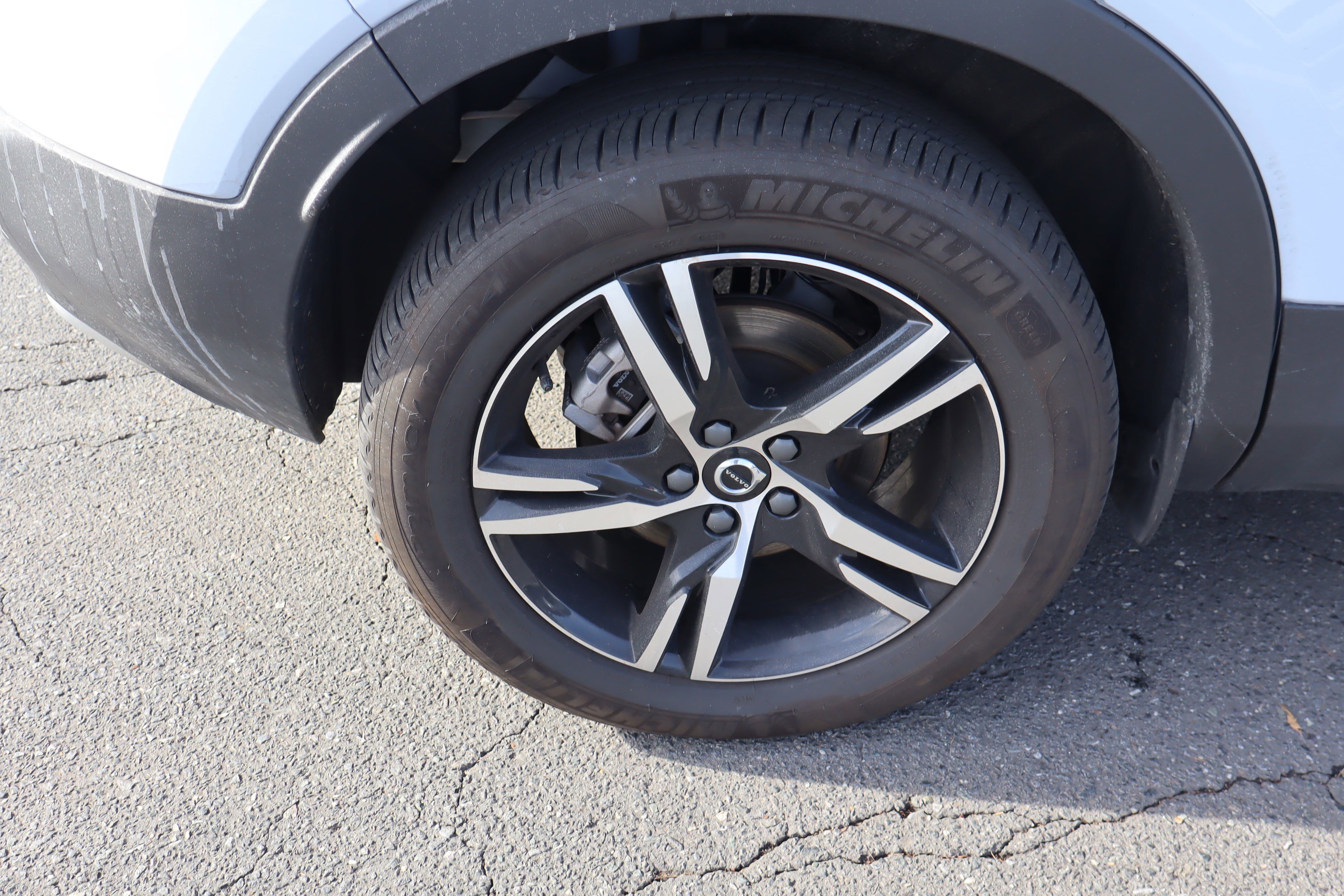 Used 2025 Volvo XC40 B5 Core image 38