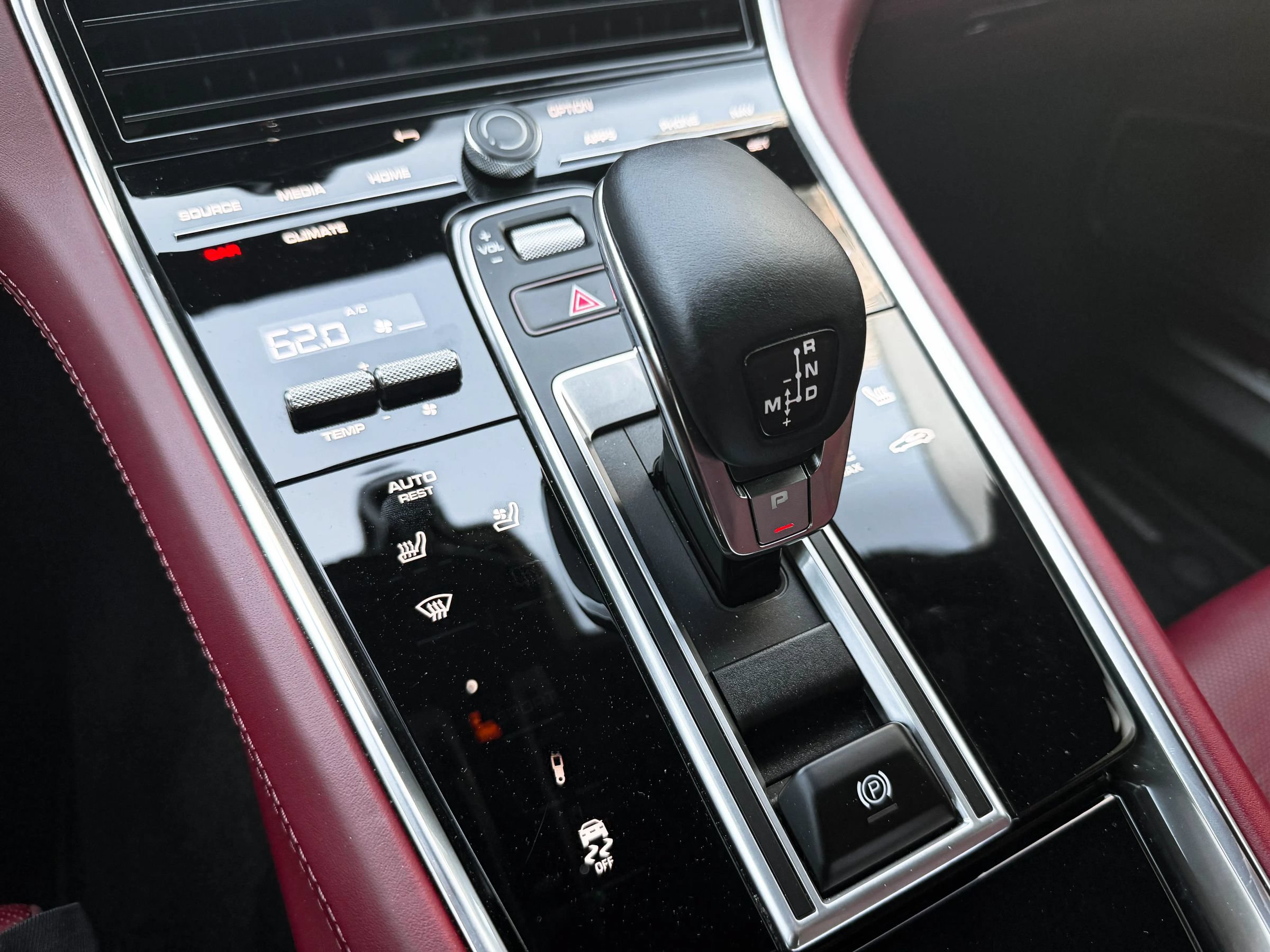 Used 2022 Porsche Panamera 4S AWD/4WD image 19