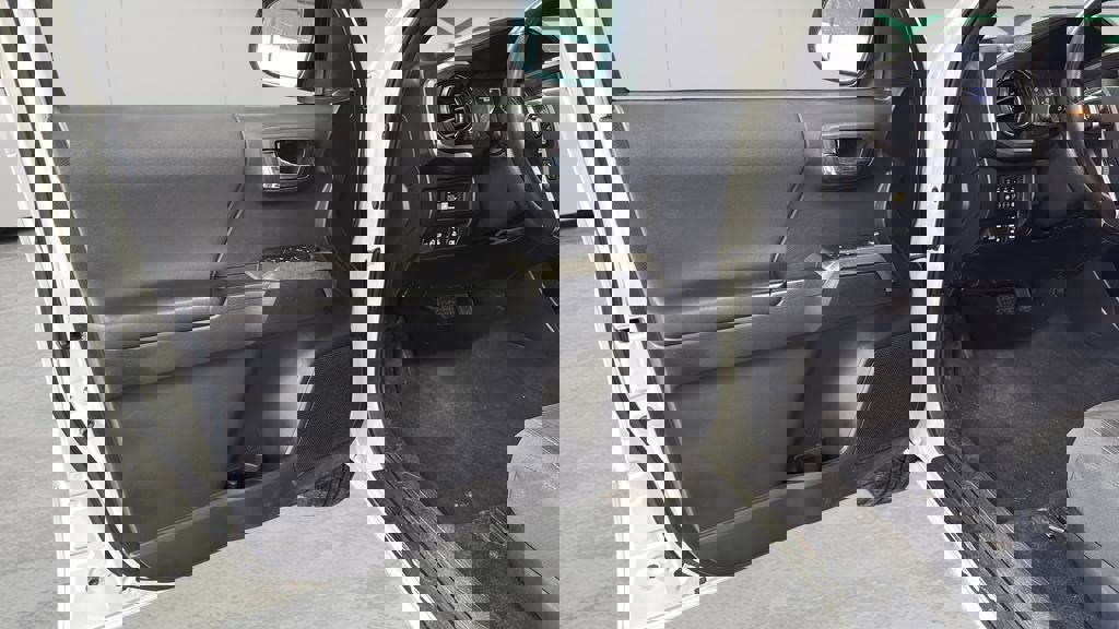 Used 2017 Toyota Tacoma TRD Sport w/ Tow Package image 39