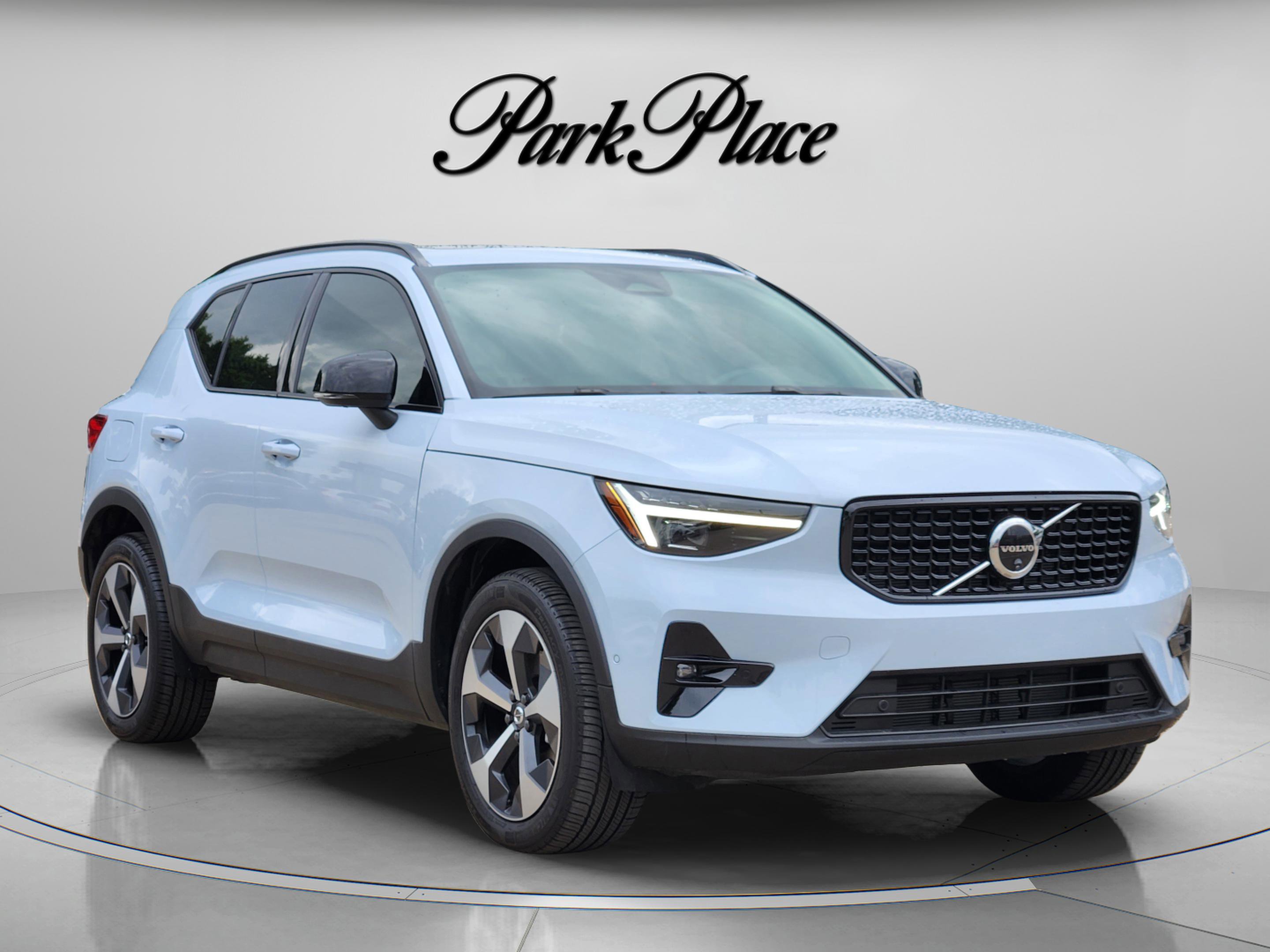Used 2026 Volvo XC40 B5 Plus w/ Protection Package Premier AWD/4WD image 9