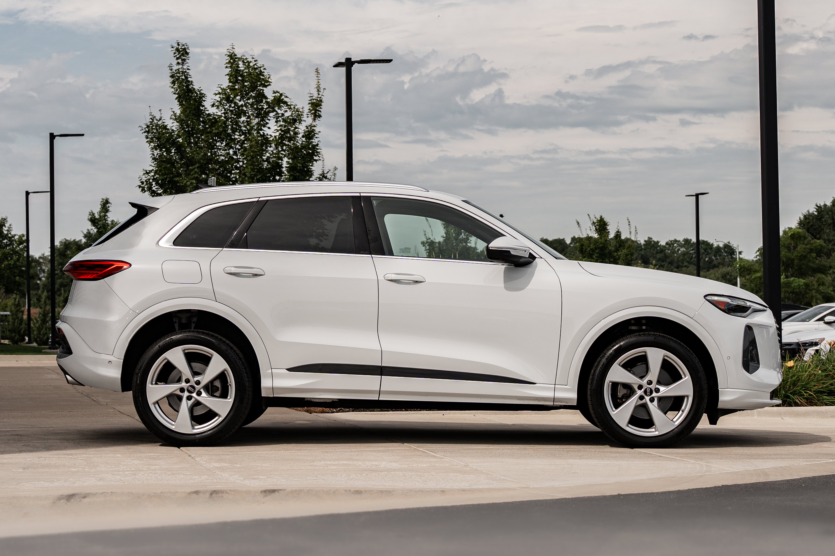 Certified 2025 Audi Q5 Premium Plus w/ Premium Plus AWD/4WD image 3