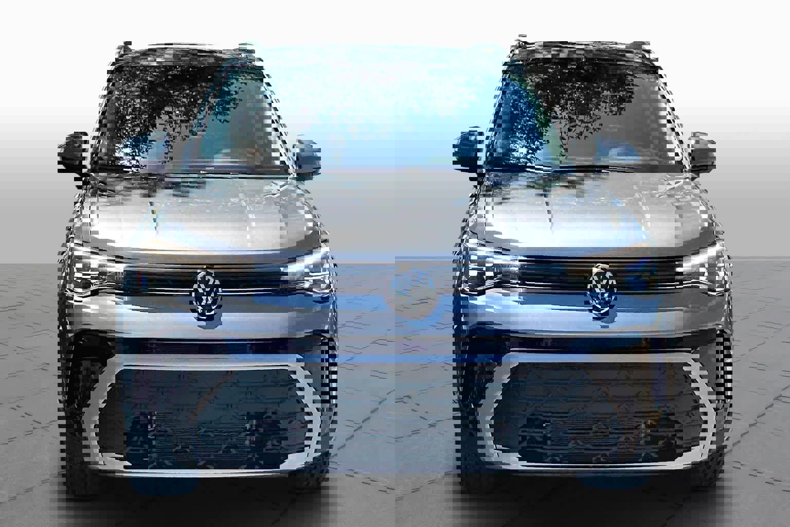 Used 2025 Volkswagen Taos SE w/ Black Wheel Package FWD image 4