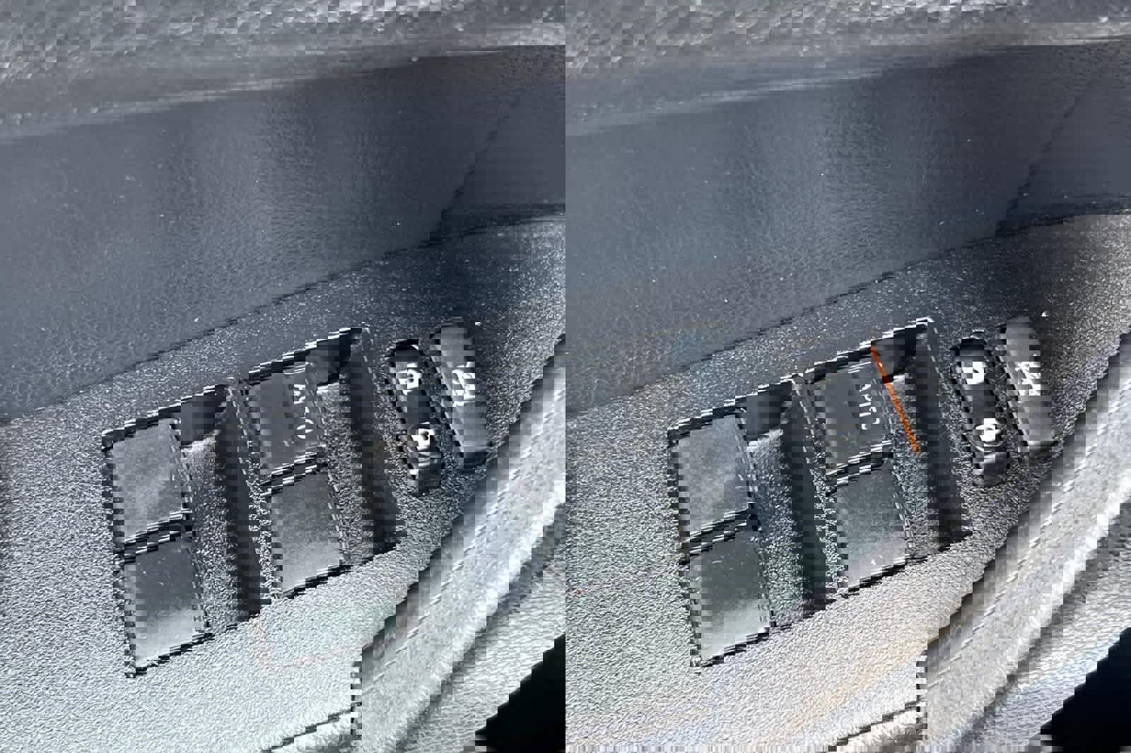 Used 2018 Toyota Corolla SE FWD image 13