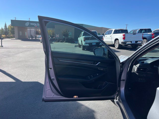 Used 2018 Honda Accord Touring image 30
