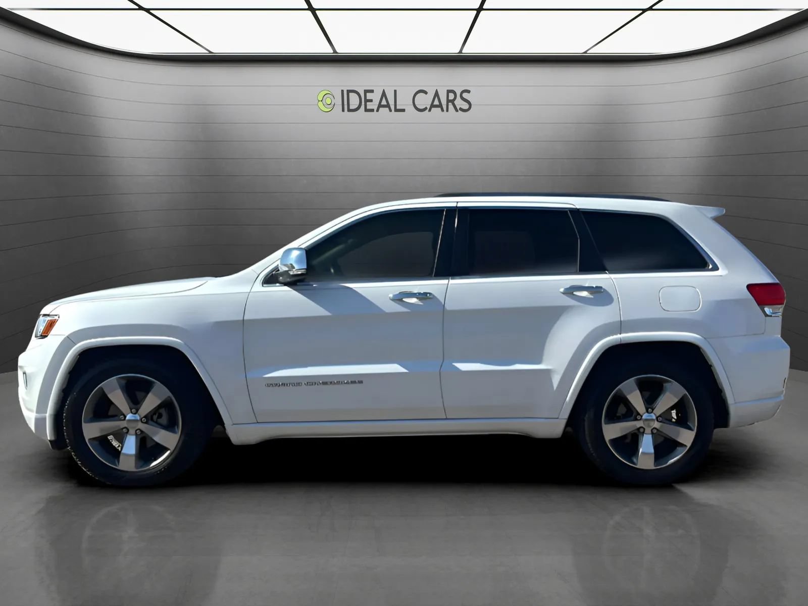 Used 2016 Jeep Grand Cherokee Overland w/ Advanced Technology Group AWD/4WD image 8
