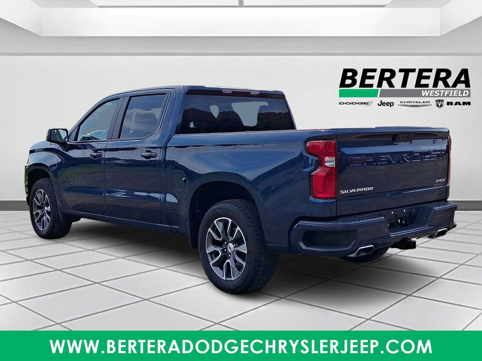 Used 2021 Chevrolet Silverado 1500 RST w/ Z71 Off-Road Package AWD/4WD image 4
