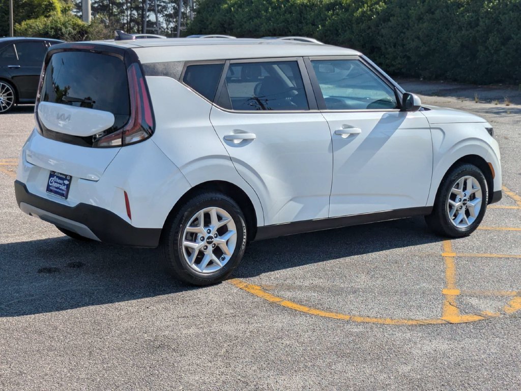 Used 2024 Kia Soul LX w/ Option Group 015 FWD image 4