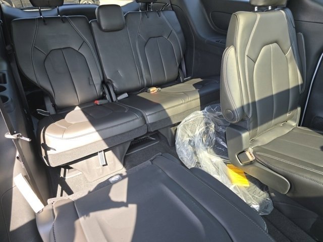 New 2025 Chrysler Pacifica Select w/ Fav Edition Package image 26