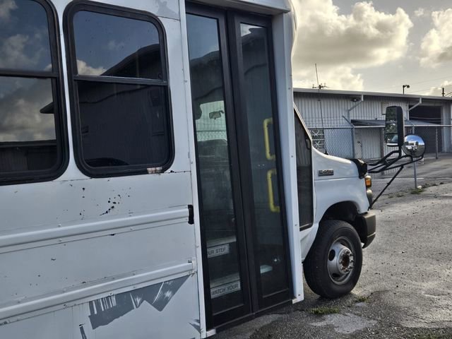 Used 2011 Ford E-450 and Econoline 450 Super Duty image 10