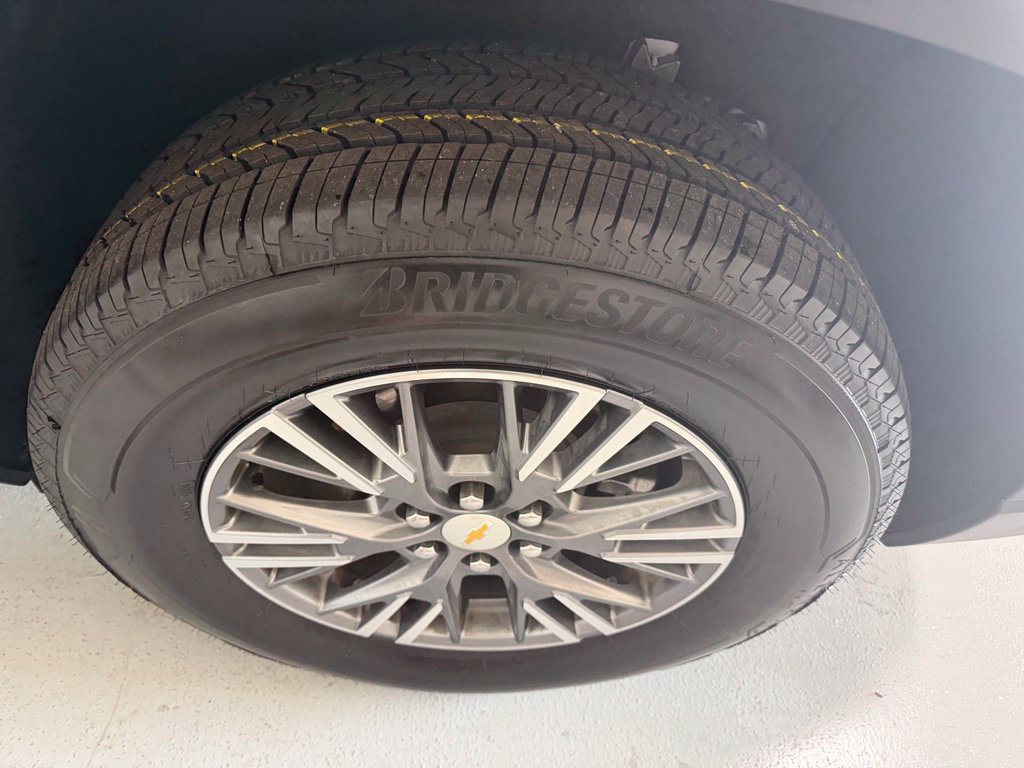Used 2025 Chevrolet Traverse LT FWD image 9