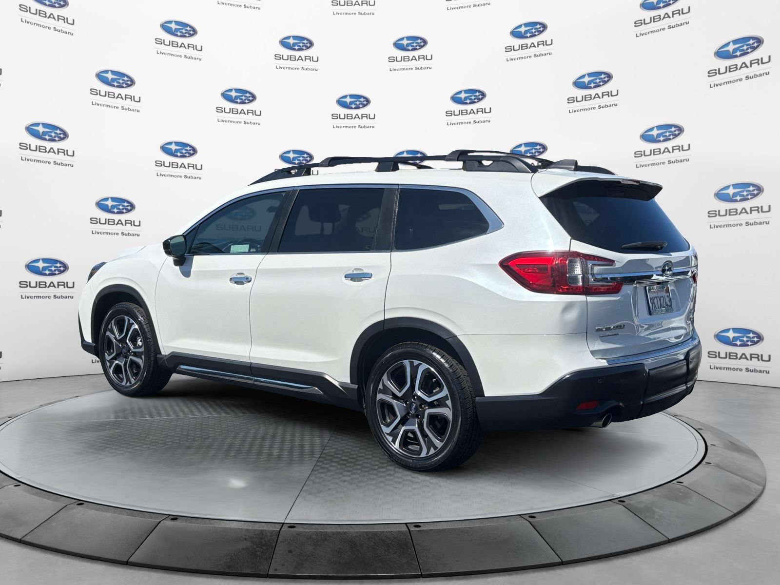 Used 2024 Subaru Ascent Touring AWD/4WD image 3
