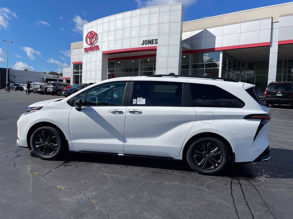 New 2026 Toyota Sienna XSE AWD/4WD image 4