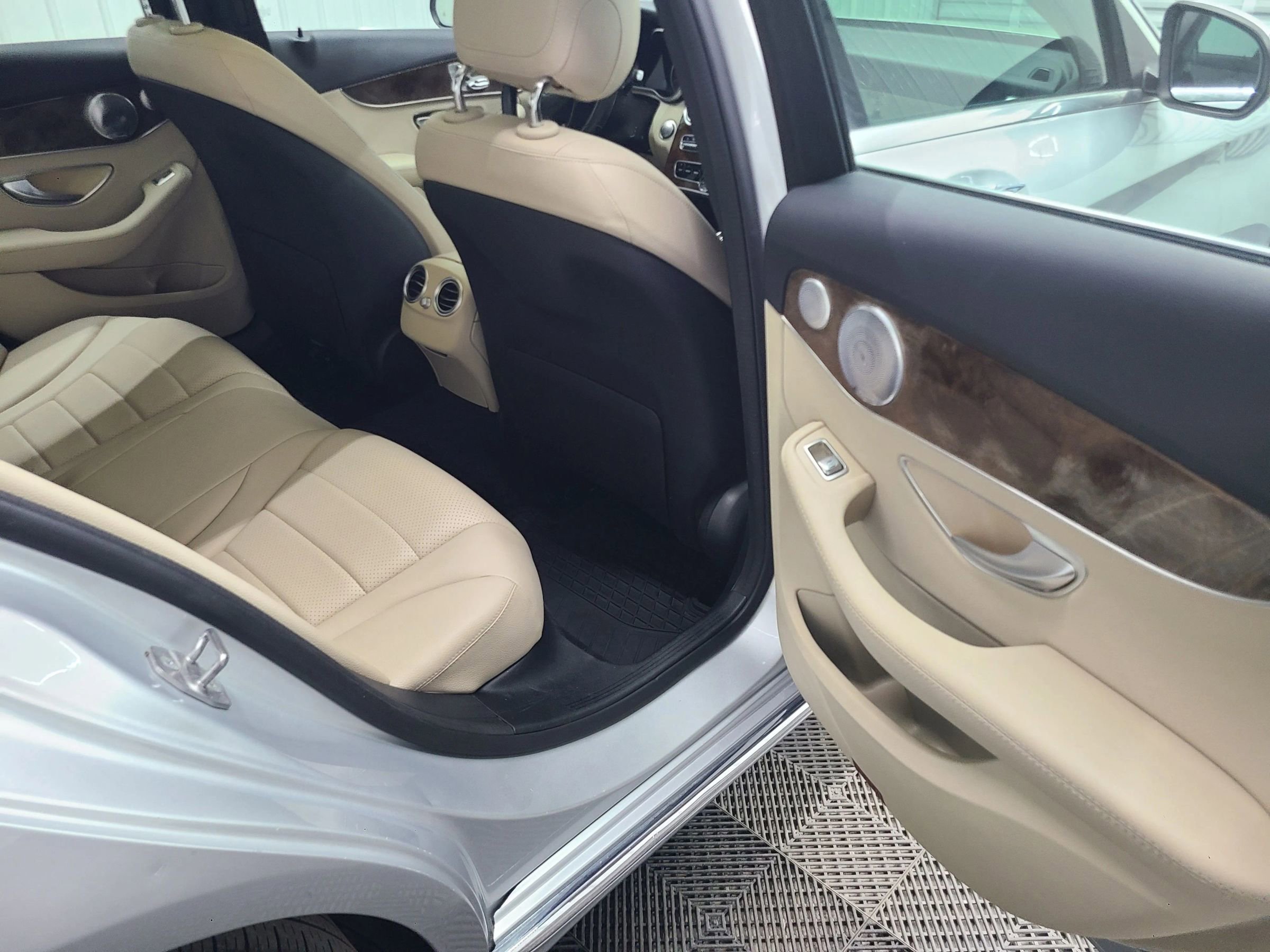 Used 2016 Mercedes-Benz C 300 4MATIC Sedan image 38