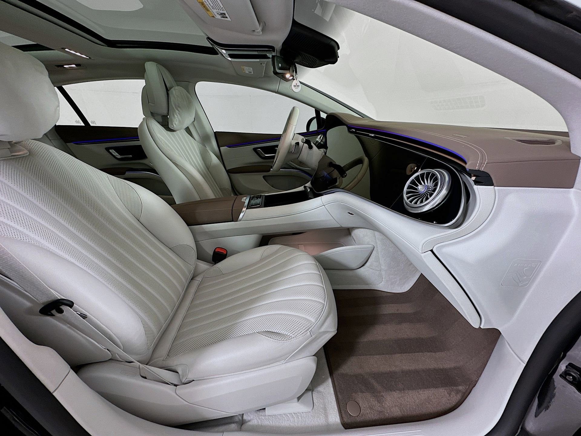 Certified 2022 Mercedes-Benz EQS 580 4MATIC Sedan image 31