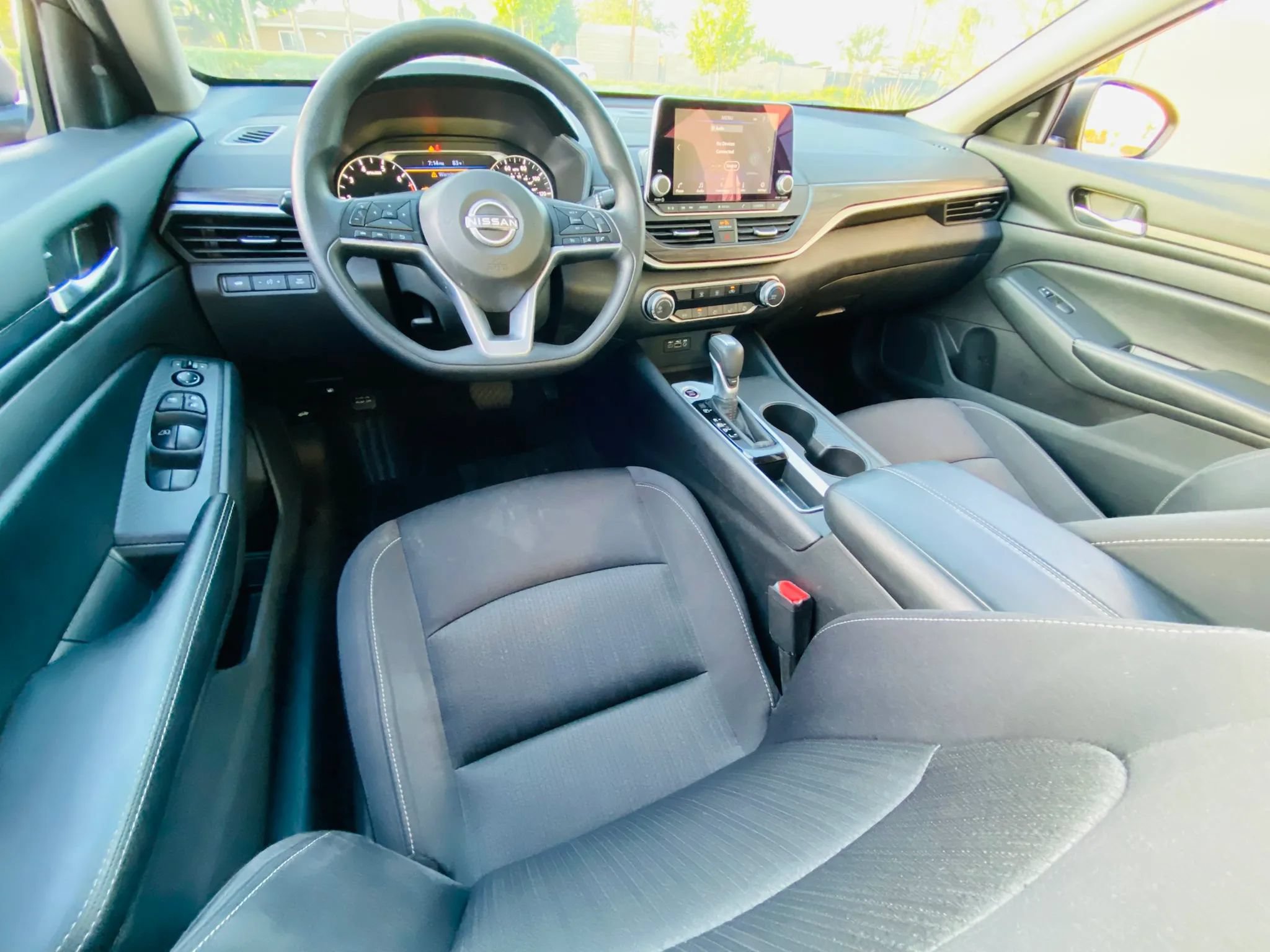 Used 2025 Nissan Altima 2.5 SV FWD image 22
