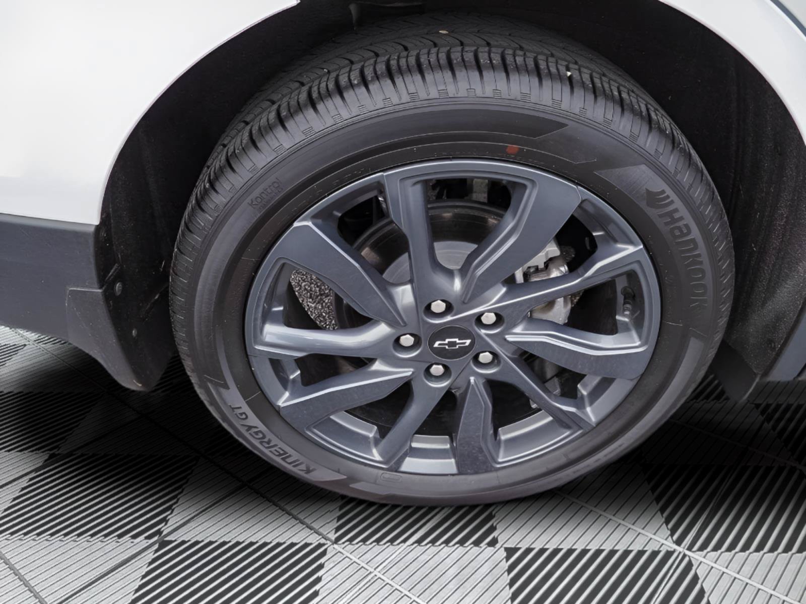 Used 2024 Chevrolet Equinox RS w/ LPO, Floor Liner Package FWD image 36